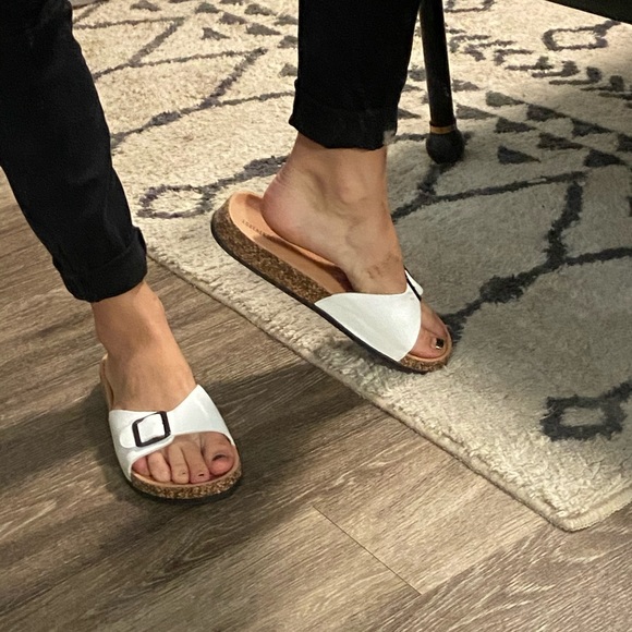 Two pairs of sandals - Picture 4 of 4